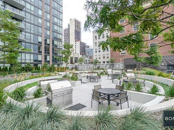 5th image of 33 Bond St APT 728