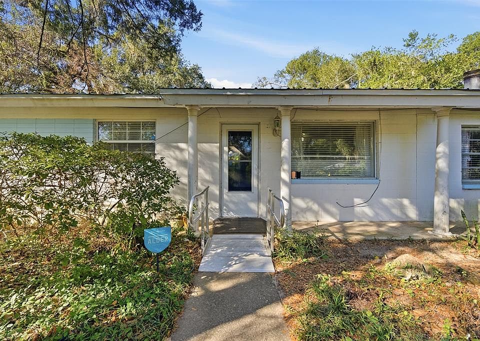 1st image of 202 SE 49th Dr