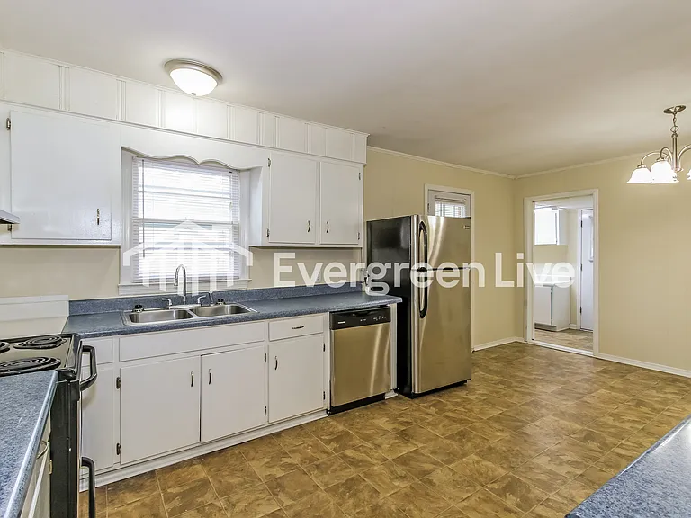 1919 Williams Dr — Photo 7