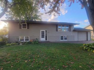 508 S 2nd Pl, Eldridge, IA 52748