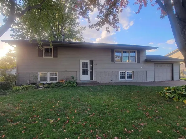 508 S 2nd Pl, Eldridge, IA 52748
