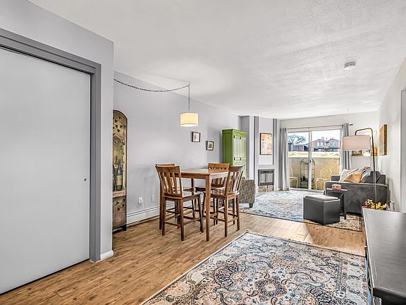 3rd image of 3146 Lakeside Dr APT 104