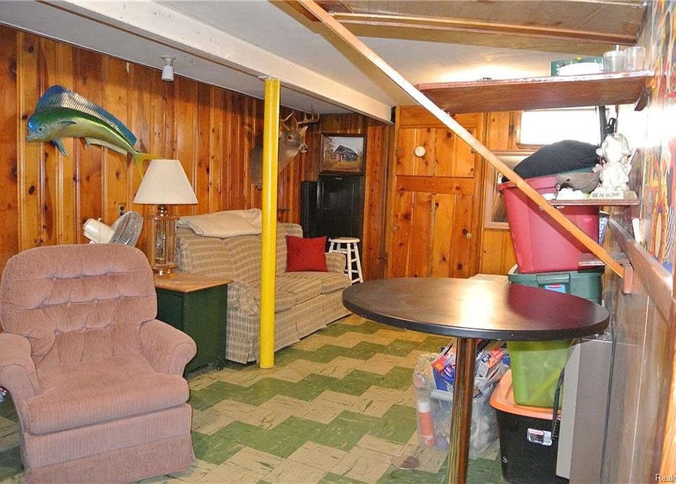 2nd image of 20633 Pinecrest St