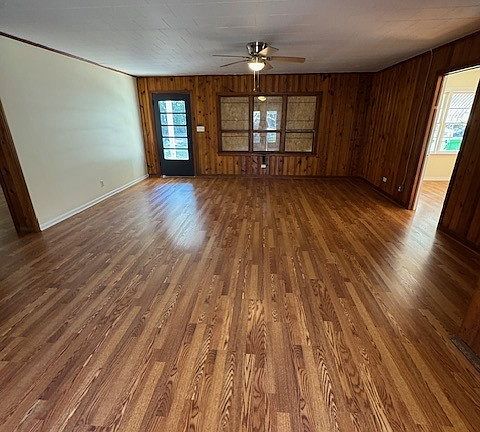 3rd image of 416 Yoakum Ct