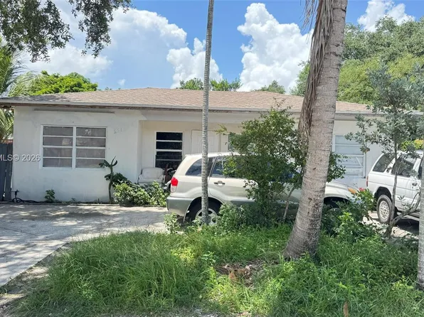 551 NE 159th St, Miami, FL 33162