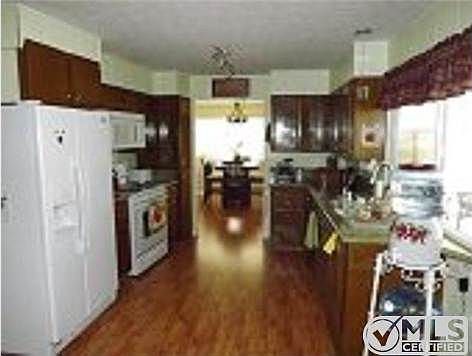 4th image of 244 Starling Ln #244