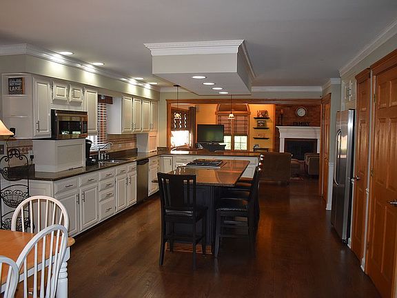 5th image of 9230 Spruce Ln