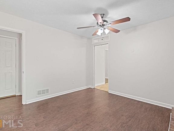 3rd image of 1492 Tanglewood Way NW