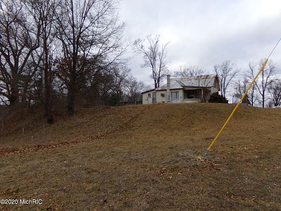 4th image of 10821 Northland Dr NE