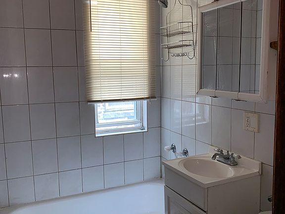 5th image of 2714 W Lexington St #2