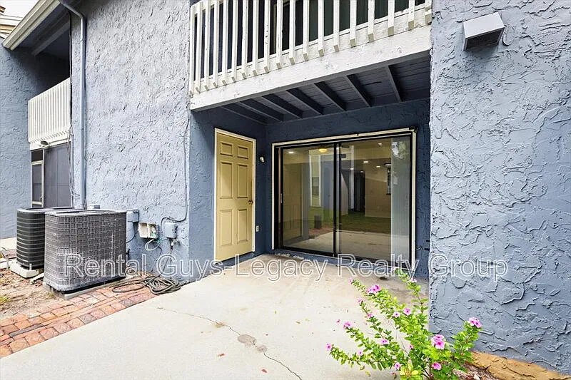 2 bed, 1.5 bath, 1139 sqft, $1,350 — Photo 4