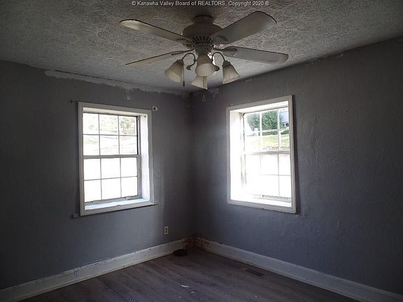 5th image of 1824 Spring Dr