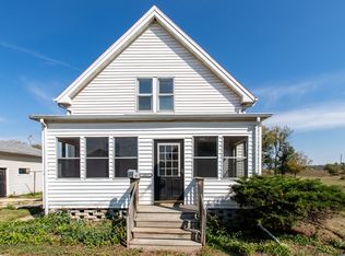 1817 C St SW, Cedar Rapids, IA 52404