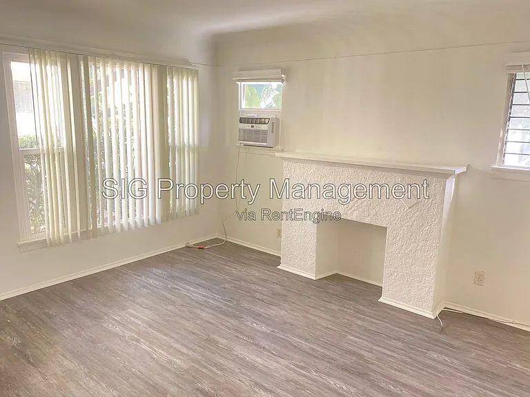 417 E Elmwood Ave #A — Photo 6