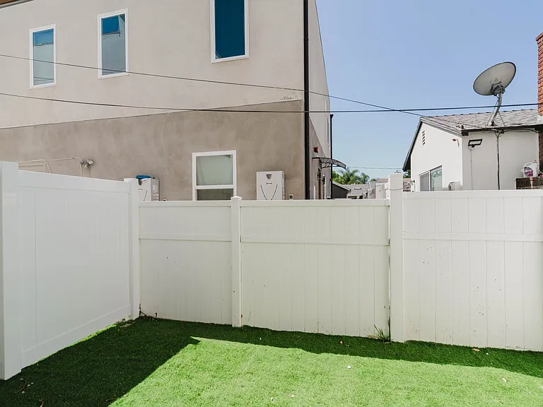 5648 1/4 Cartwright Ave — Photo 13