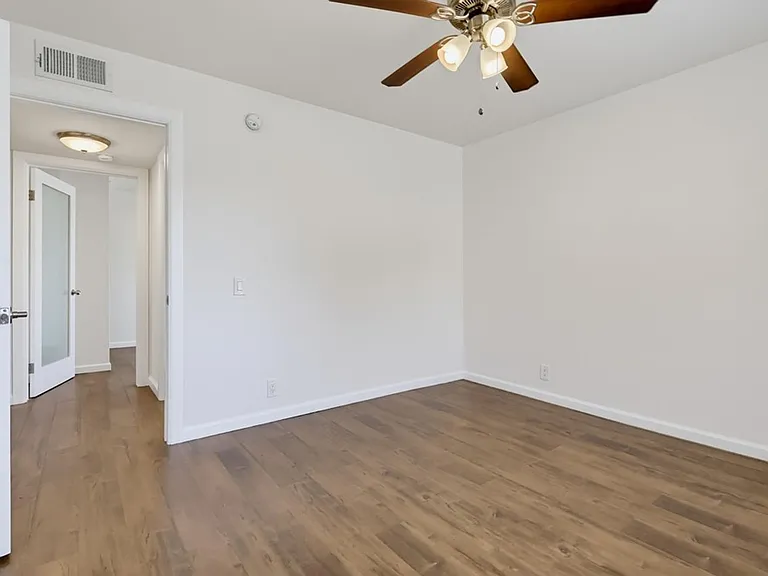 524 Venice Way — Photo 13