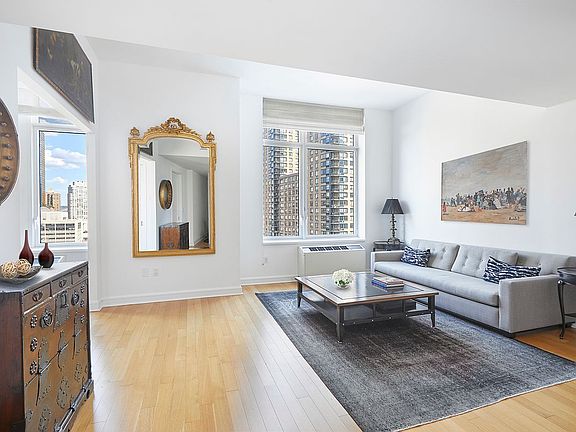 3rd image of 80 Riverside Blvd APT 19B