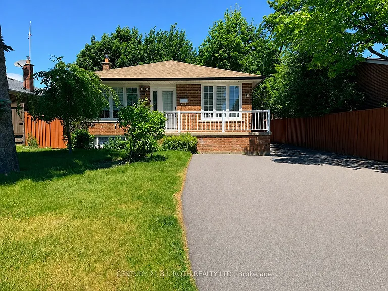 10 Sanford Cres — Photo 1