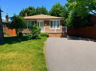 10 Sanford Cres, Brampton, ON L6X2C3