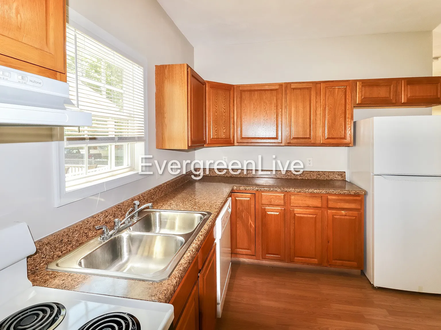 3 bed, 1.5 bath, 1181 sqft, $1,795 — Photo 4
