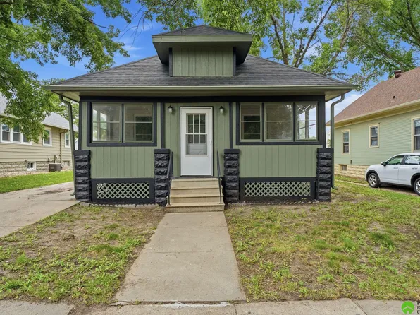 2284 Sheldon St, Lincoln, NE 68503