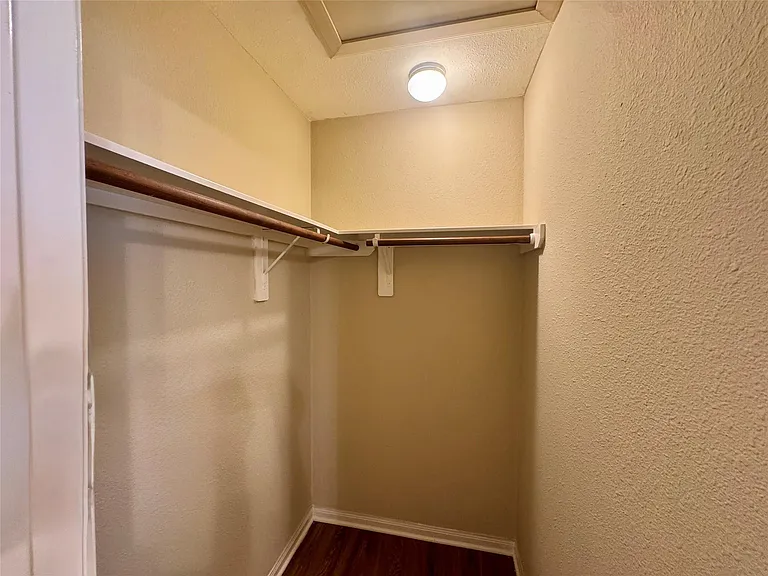 2303 Corry Crest Cir — Photo 17