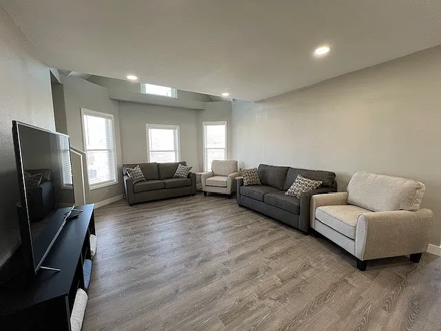 320 W 4th St #102 — Photo 3
