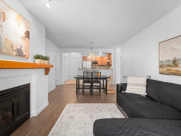 1432 Parkway Blvd #212, Coquitlam, BC V3E 3L9