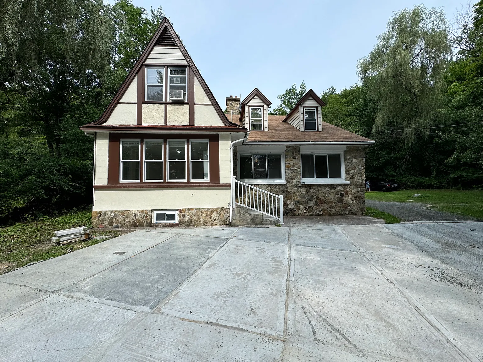 3 bed, 1600 sqft, $2,600 — Photo 2