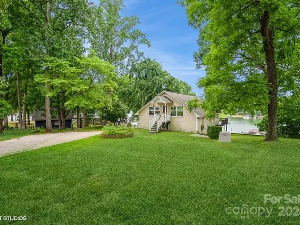111 Lynnbrook Ln, Mooresville, NC 28117