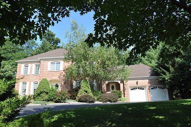 2nd image of 13 Cedar Ridge Rd