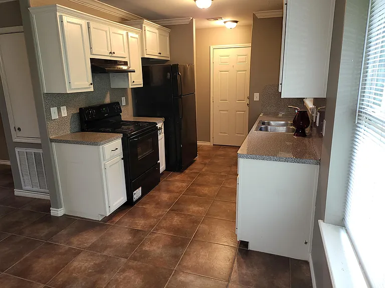2600 Canyon St — Photo 11