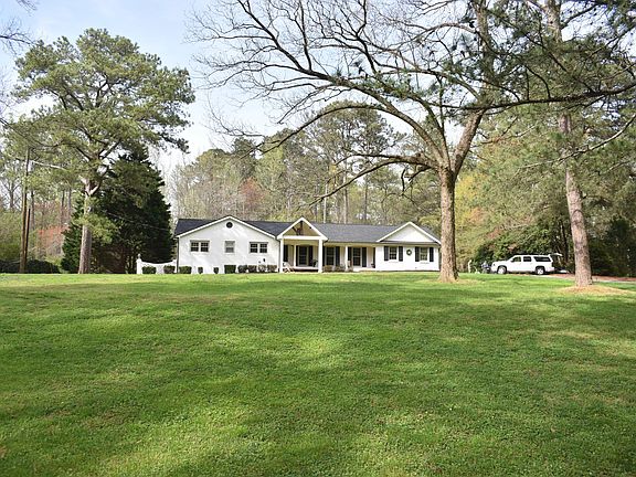 Large front lawn!