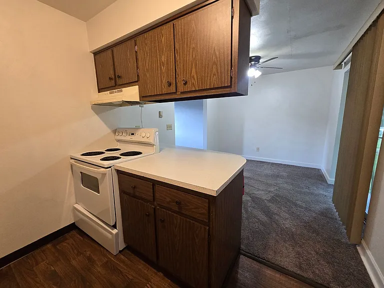 305 Aqua Ct — Photo 4