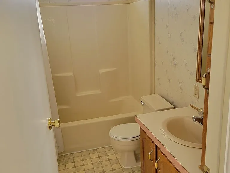 205 S Adin St — Photo 8