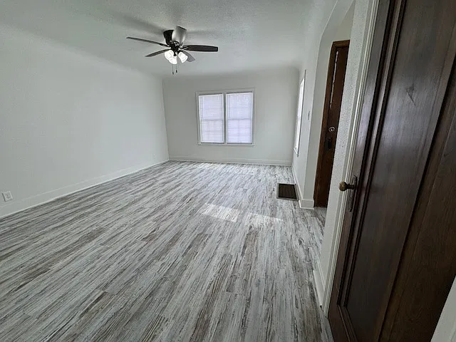 2 bed, 1.5 bath, 1550 sqft, $1,300 — Photo 4