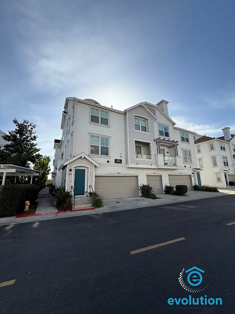 810 Harbor Cliff Way — Photo 4