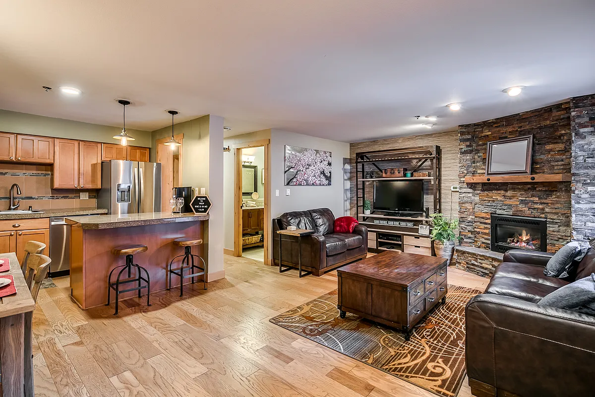 Building Photo - 4295 Columbine Dr #15