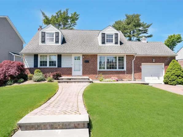 7 Martin Place, Syosset, NY 11791