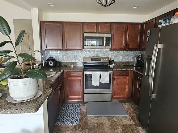 5th image of 51879 E Pointe Ln