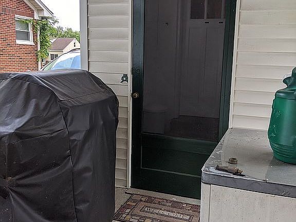 4th image of 35418 Farragut Ave