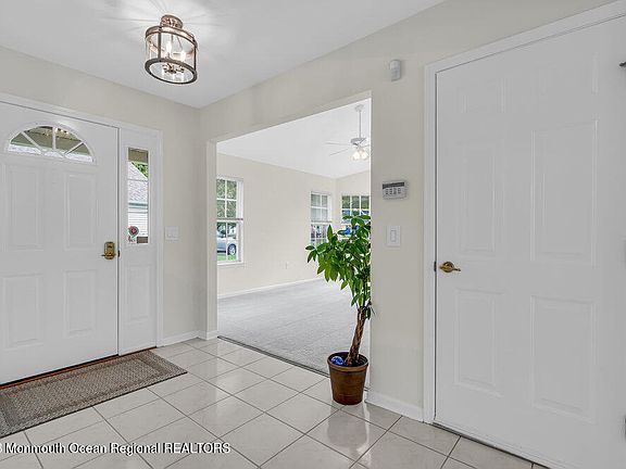 3rd image of 2852 Lenox Street