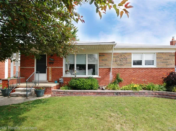 17947 Summer Ln N, Fraser, MI 48026