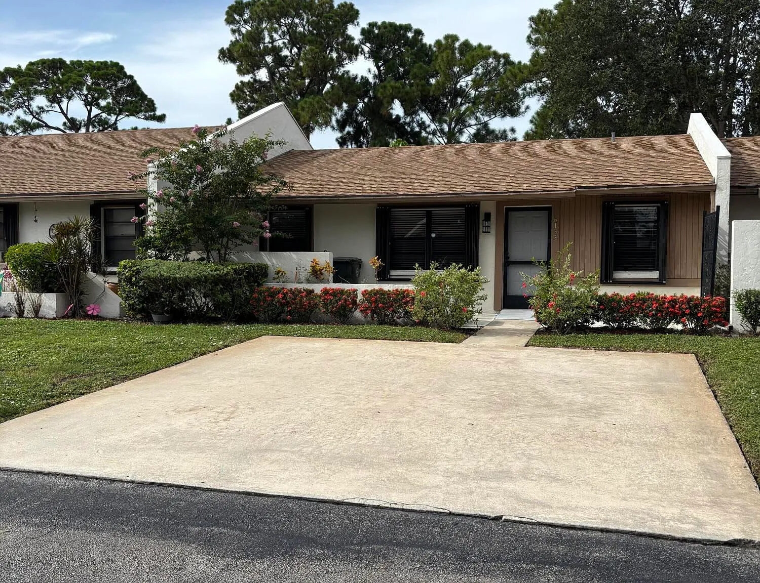 3 bed, 2.0 bath, 1085 sqft, $2,600 — Photo 3