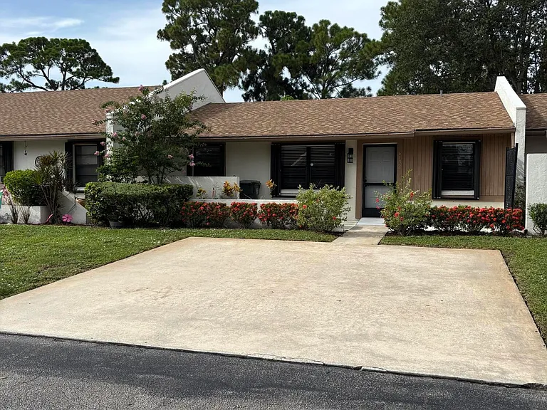 6132 Fairfield Cir #7 — Photo 2
