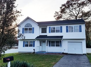 4 Alyssa Ct, Bay Shore, NY 11706