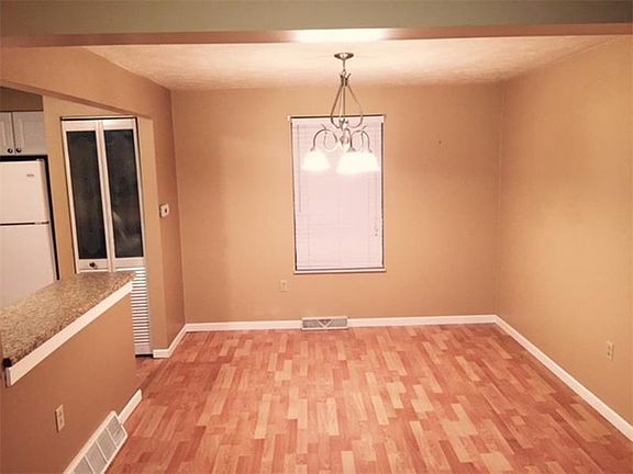 5th image of 426 Lexington Dr