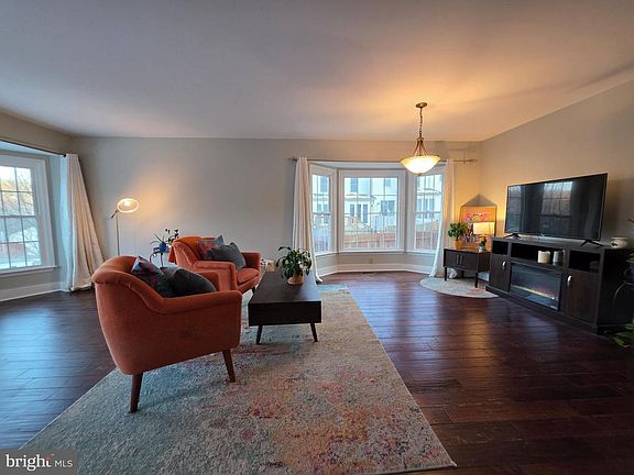 3rd image of 301 Twin Brook Ln