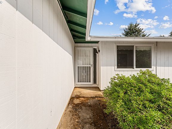 3rd image of 15035 Glen Oak Rd