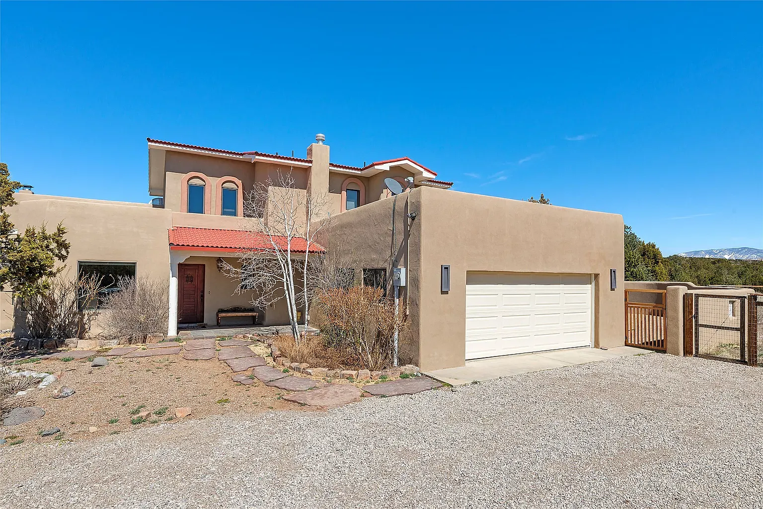 3 bed, 2.5 bath, 2670 sqft, $5,500 — Photo 1